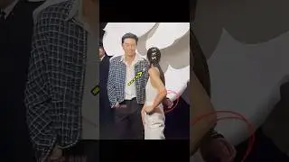 Дженни не любит, когда к ней прикасаются!