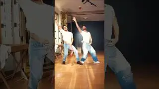 🤩 SUPER DANCE #shahidkapoor and #ishaankhatter dancing on #oromeo song #dance #bollywood #shorts