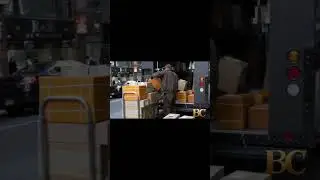 Компания UPS сократит еще 30 000 рабочих мест в рамках плана по реорганизации.