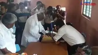 JD(S) Supremo, former PM Deve Gowda casts his vote in Hassan