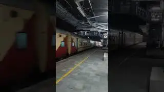 22905 Okha Kolkata Shalimar Express Crossing Vishwamitri #indianrailways #shorts