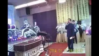台湾式葬儀の名進行役「袁芳揚」の感情のこもった司会ぶり！