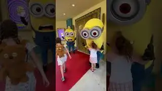 Meeting The Minions at @UniversalOrlando 😁 #shorts