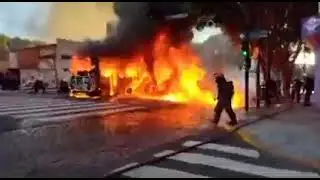 -LINIERS- Voraz incendio de un colectvio