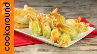 Fiori di zucca fritti in pastella con alici e ricotta