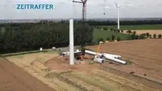 Bau einer Windenergieanlage im Zeitraffer