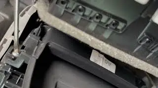 Opening stuck center storage console in Honda Pilot 2021