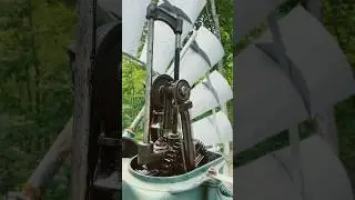 How a water pumping windmill turns rotary motion into reciprocating motion.