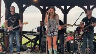 Maylee Thomas Band performing Proud Mary
