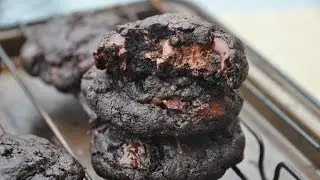 HOW TO MAKE DARK CHOCOLATE CHIP NUTELLA STUFFED CHOCOLATE COOKIES