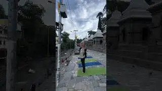 #outdooryoga #yogaatpashupatinath #mokshyayogaadventure