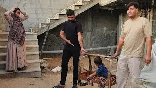 Razieh asks Mehdi to rent a house so they can live separately