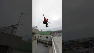 【閲覧注意】ビルからビルに飛ぶ #パルクール #shorts #parkour