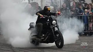 Chris Lietsch. Erstmals wurde eine atemberaubende Stuntshow auf einer Harley Davidson pr&auml;sentiert
