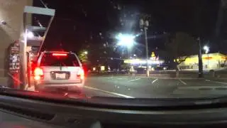 Законопослушный гражданин отправляется в автокассу McDonald's за наггетсами, 2 апреля 2015 г., Ги...
