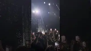 Jesse Rutherford performing live in Los Angeles. He played Softcore from The Neighbourhood!!