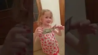 УГАДАЙТЕ в каком КЛАССЕ Я УЧУСЬ??? GUESS what GRADE I'M IN???