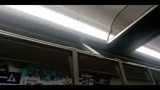 かすがえき１３じちょうど　はつ　きゅうこう　えびないき　でんしゃの　なかにある２０２５ねん１２がつ２４にちの　そうてつ２１０００けいの　なかにある　こうこくの　いちぶを　とったよ