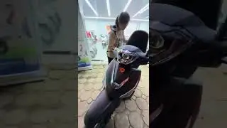 B&agrave;n giao xe điện V002 P cho kh&aacute;ch #xedapdien #yadea