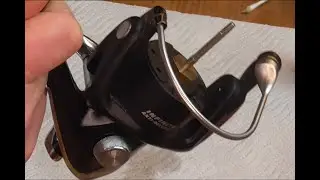 Angelrollen-Puzzle. Station&auml;rrolle Daiwa RSI 2500 in Einzelteilen. Teil 2: Rotor und Schnurfangb&uuml;gel