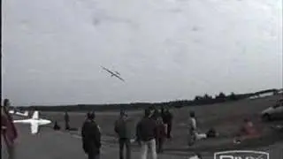 MDM-1 FOX - An aerobatics glider showing its max speed