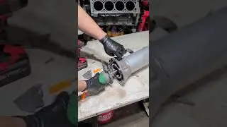 Inspection of a wrecked C6 Corvette drivetrain for use in another #c6#corvette #drivetrain