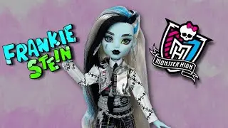 My first PRIDE doll! | Monster High: Welcome Committee Frankie Stein Doll Unboxing!
