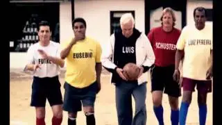 Anuncio Coca-Cola La ley del futbol con Figo, Michel, Eusebio, Schuster, Futre, Pereira,...
