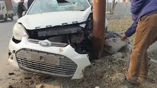 Vehicle Smashes into Power Pole at Giraj Ganderbal, Leaves Trail of Destruction on Busy Highway