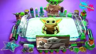 Mezclando a Baby Yoda en Slime fluffy - Supermanualidades