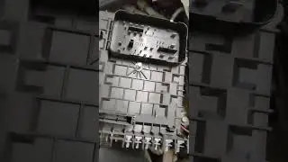 Volkswagen Golf, Jetta, EOS Engine Compartment Fuse Box Removal