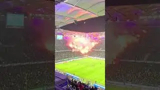 Hamburg bebt mit Bayern-Fans mit Pyro und Mega-Power