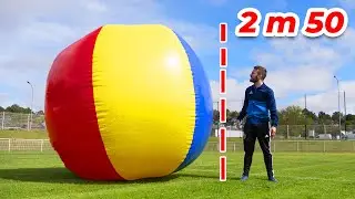 JOUER AU FOOT avec le PLUS GROS BALLON AU MONDE !!