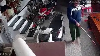 (VTC14)_“Siêu trộm” chui gầm giường suốt 4 tiếng chờ chủ nhà đi ngủ
