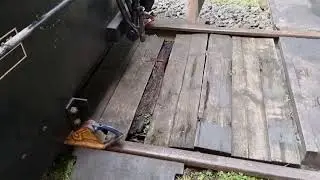 Grundlage Teil 28. Hemmschuhe liegen am falschen Ort. Płozy hamulcowe ułożone w złym miejscu.