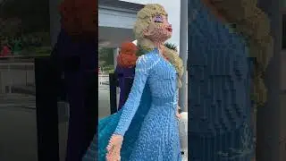 Escultura de legos universe studio