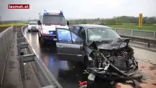 Schwerer Verkehrsunfall auf Stra&szlig;en&uuml;berf&uuml;hrung in Edt bei Lambach