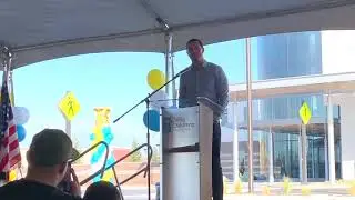 Derek Carr shares heartfelt story with Modestans
