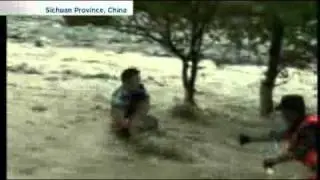 Further floods sweep China