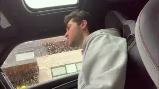 Доминик едет один