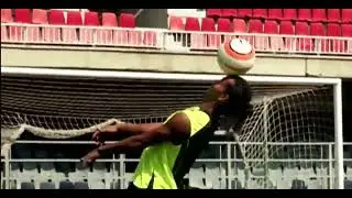 Iconic Ronaldinho Nike Ad 2005, the First Youtube Video to reach 1 Million views.