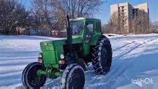Водіння трактора Т-40 на зимовому полі