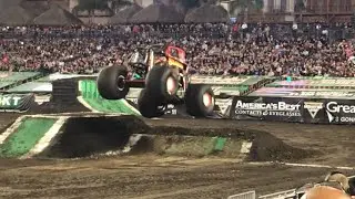 Monster Jam - Slinger (Scott Hartsock) Freestyle Tampa 2019 (Show 1)
