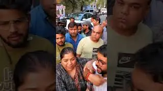 Vada Pav Girl in Delhi Fight Against System मुझे तंग मत करो