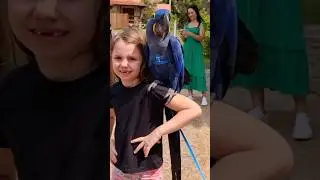perdendo o medo de tirar foto com a Moana, Arara Azul do BioParque das Aves em Domingos Martins 💙