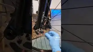 A simple way to fix that 🔊noise on your bike disk breaks 🚲🔧🏁 #bicyclesafety #mtb #mountainbike