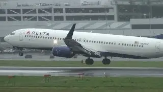 Delta Air Lines N801DZ 737-900ER Landing Portland Airport (PDX)