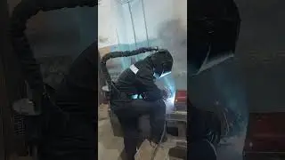 ESAB новые сварочные маски с подачей воздуха.