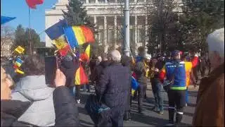 Hunedoreni la protestul din București. Demisia lui Iohannis primită cu entuziasm