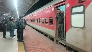 Howrah Mathura Chambal Express arrives and departs Bardhaman Junction 